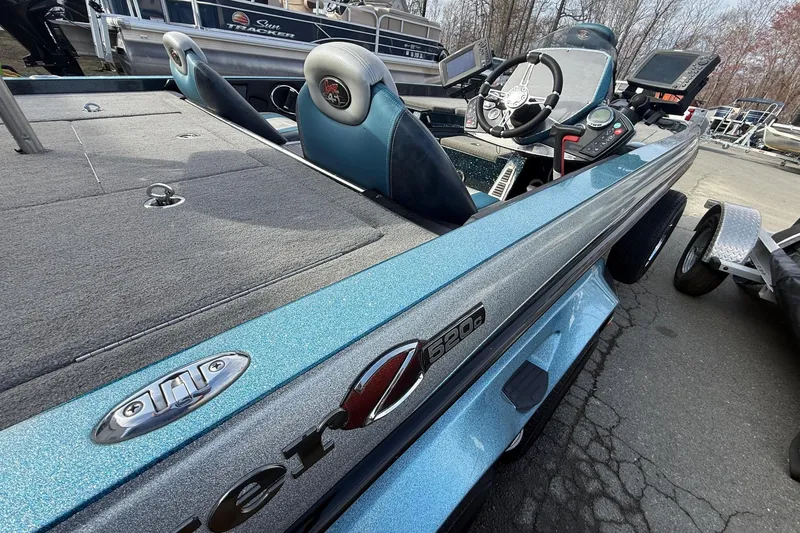 Slide: The Image of 2013 Ranger Z520C Carbon Comanche boat with sleek design and advanced dashboard features. - 19