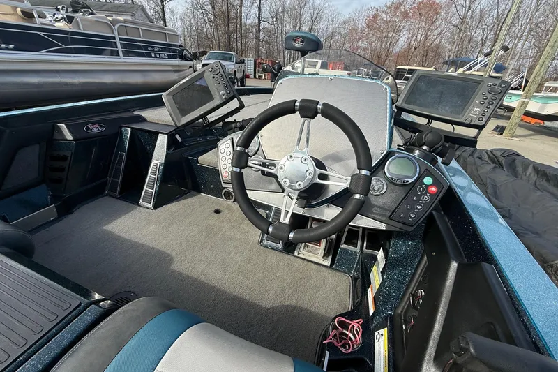 Slide: The Image of 2013 Ranger Z520C Carbon Comanche boat cockpit with steering wheel and dual electronic displays. - 20