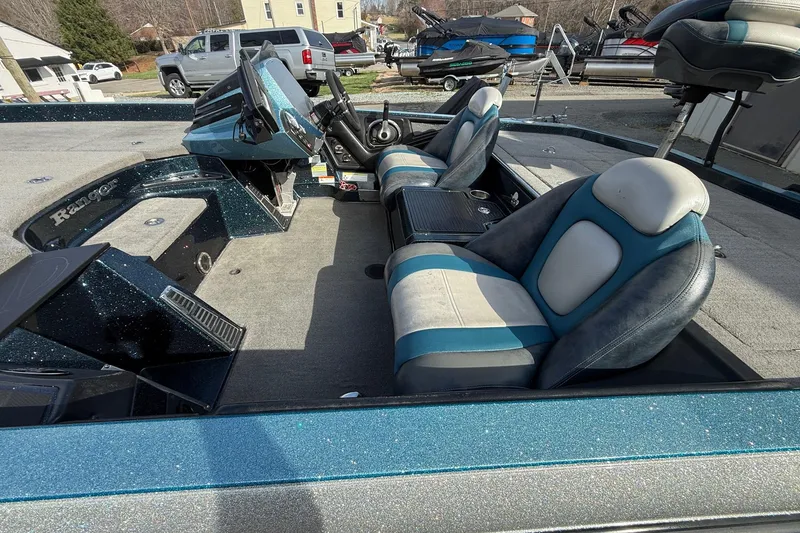 Slide: The Image of 2013 Ranger Z520C Carbon Comanche boat interior with blue and gray seating. - 3