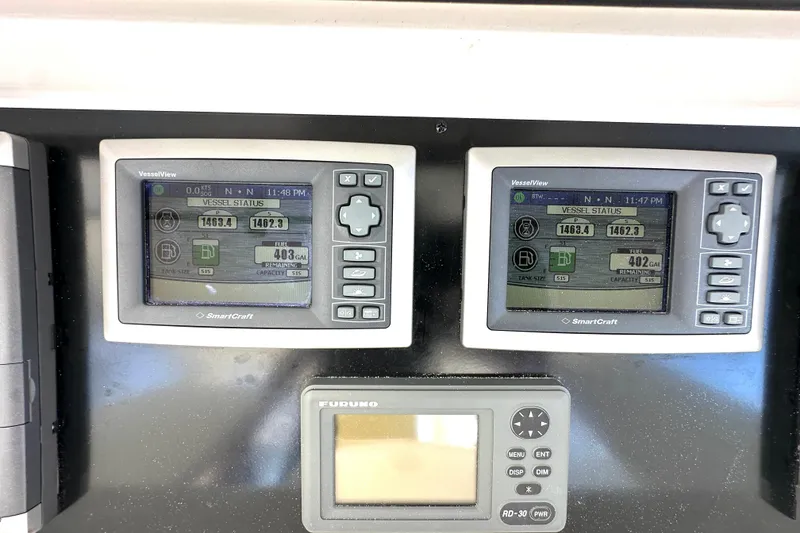 Slide: The Image of SmartCraft VesselView displays on a 2012 Viking 42 Open boat dashboard. - 31