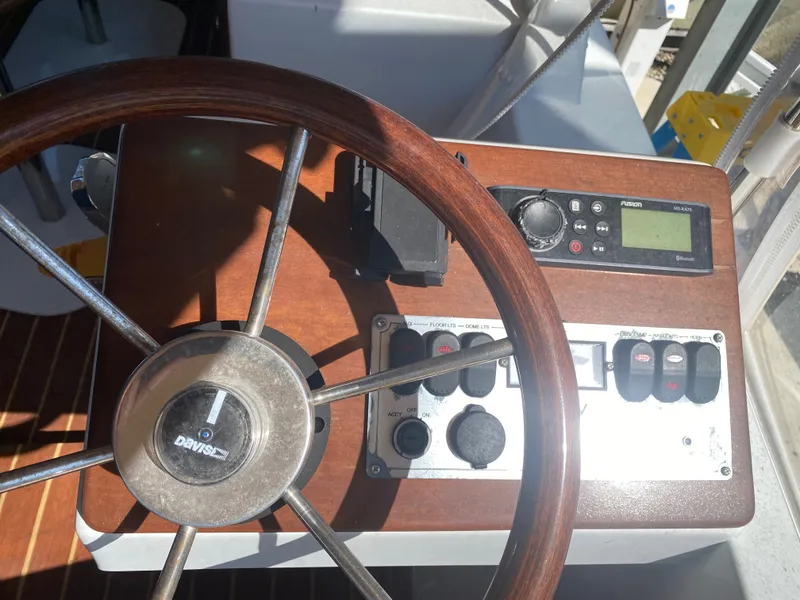 Slide: The Image of Steering console of a 2017 Duffy 22 boat. - 3