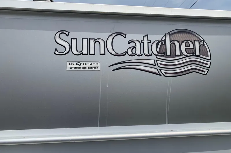 Slide: The Image of SunCatcher logo on Yamaha G3 V22FC boat, 2019 model by Yamaha Boat Company. - 22