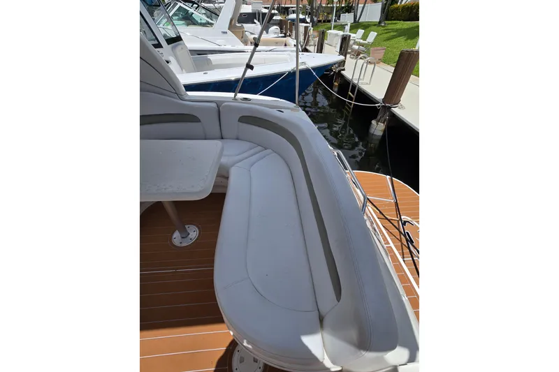 Slide: The Image of 2006 Sea Ray Sundancer 320 boat with white seating and wooden deck. - 5