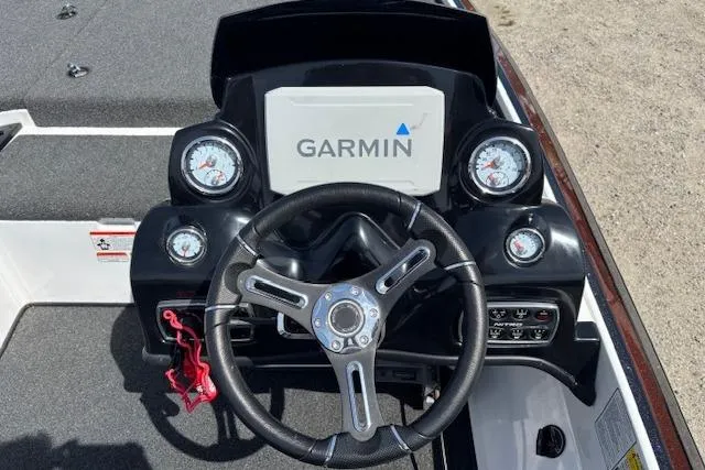 Slide: The Image of Steering console of 2019 Nitro Z19 boat with Garmin display and gauges. - 7