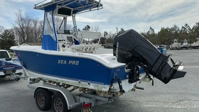 Slide: The Image of Sea Pro 206 Center Console 2005 - 4