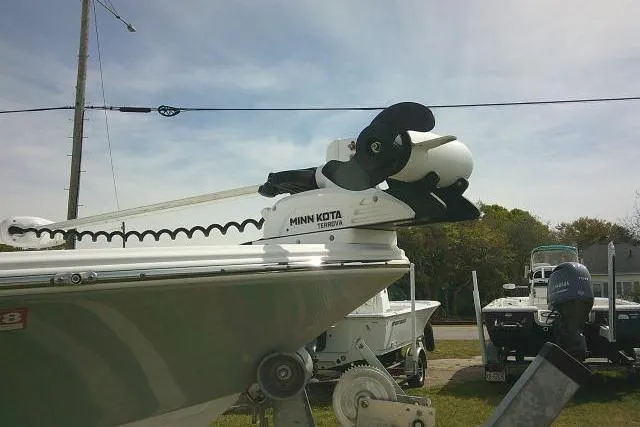 Slide: The Image of 2022 Sportsman Tournament 214 Bay Boat with Minn Kota Terrova trolling motor. - 10