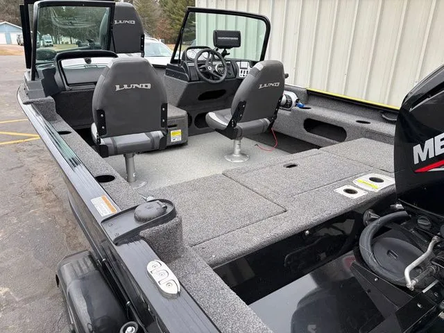 Slide: The Image of Lund 1675 Adventure Sport 2021 - 9