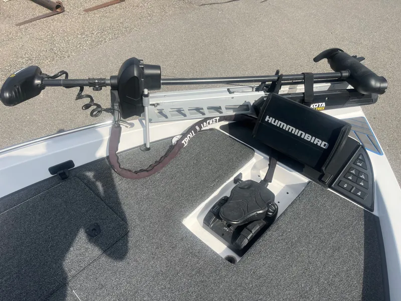 Slide: The Image of 2024 Caymas DV 22 with Humminbird and Minn Kota trolling motor. - 15