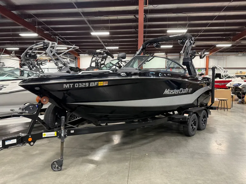 The Image of 2022 MasterCraft XT21 boat in a warehouse setting. - 1