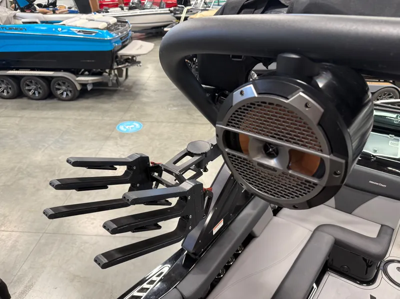 Slide: The Image of MasterCraft XT21 2022 with speaker and wakeboard rack. - 11