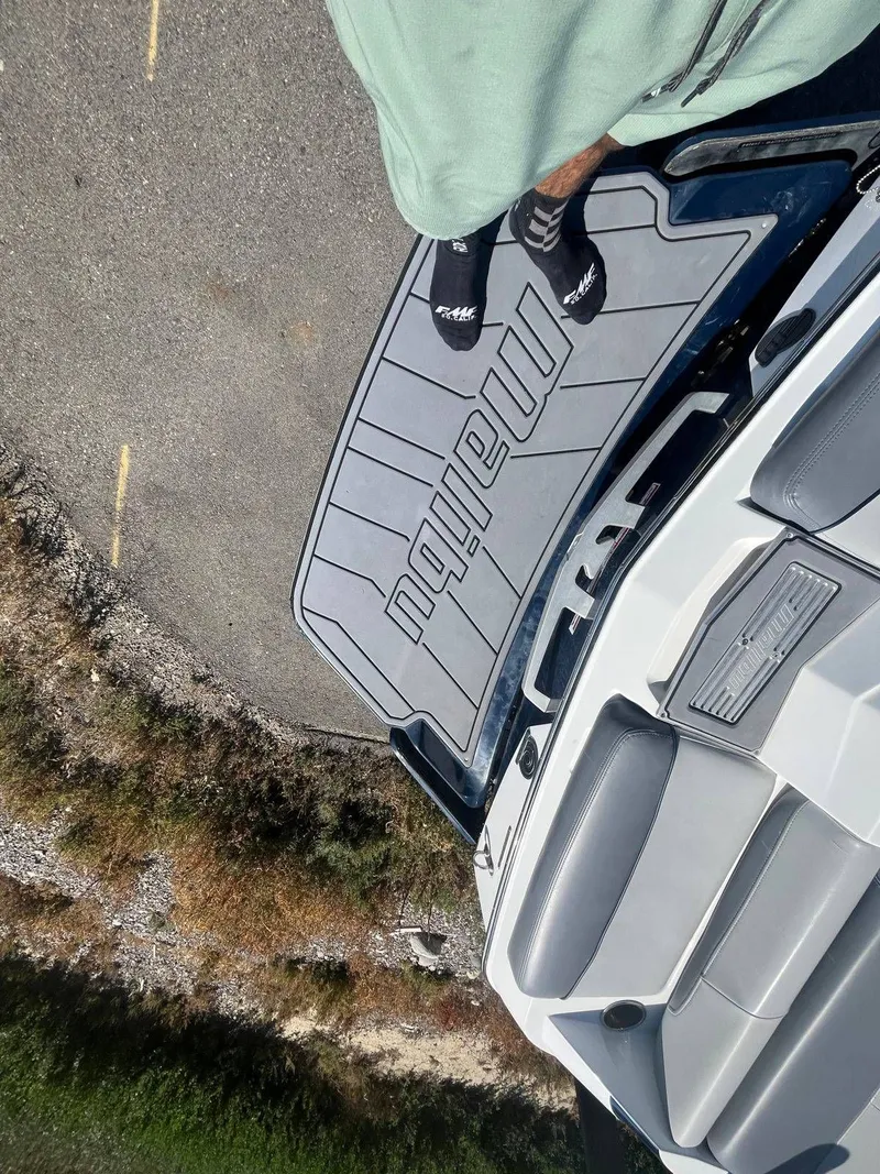 Slide: The Image of Malibu Wakesetter 22 LSV 2022 on trailer, viewed from above. - 7