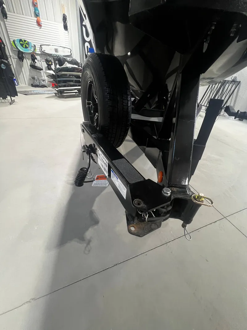 Slide: The Image of 2024 MasterCraft X STAR S trailer in showroom. - 22