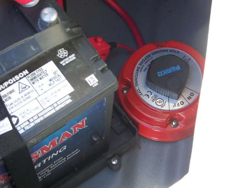 Slide: The Image of Starcraft LX 20 R 2024 battery and switch close-up. - 13