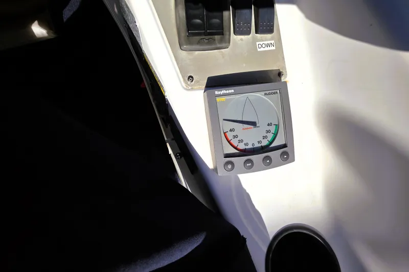 Slide: The Image of Raytheon rudder angle indicator on 2000 Bayliner 2858 Ciera Command Bridge dashboard. - 19