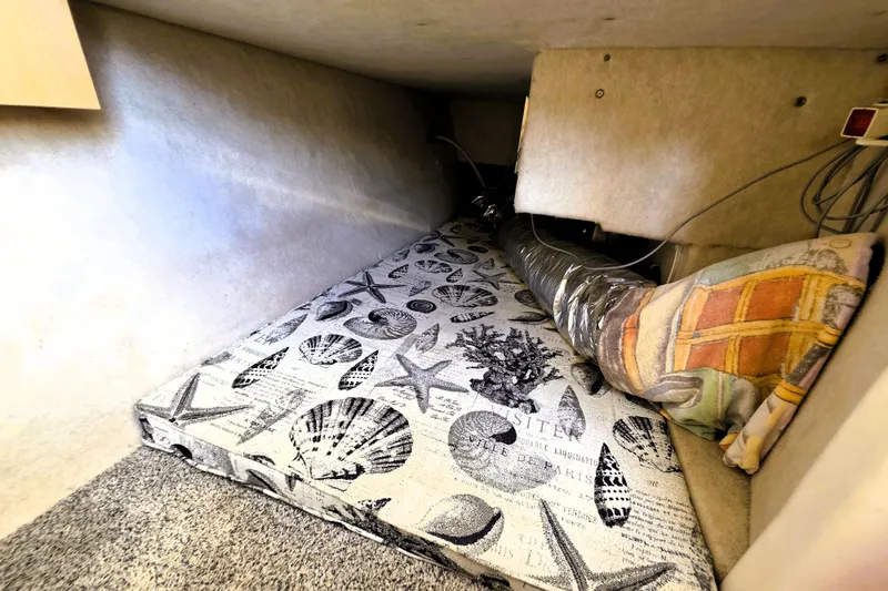 Slide: The Image of Interior cabin of 2000 Bayliner 2858 Ciera Command Bridge with patterned bedding. - 30