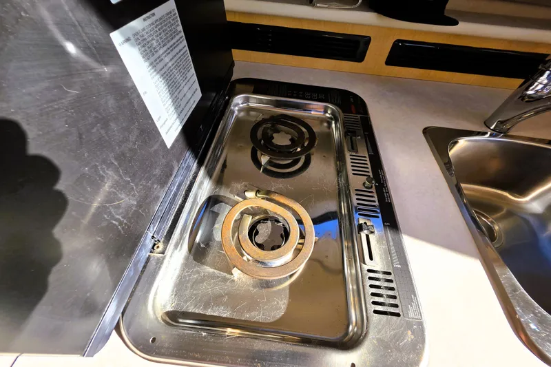 Slide: The Image of Stovetop in 2000 Bayliner 2858 Ciera Command Bridge kitchen area. - 8