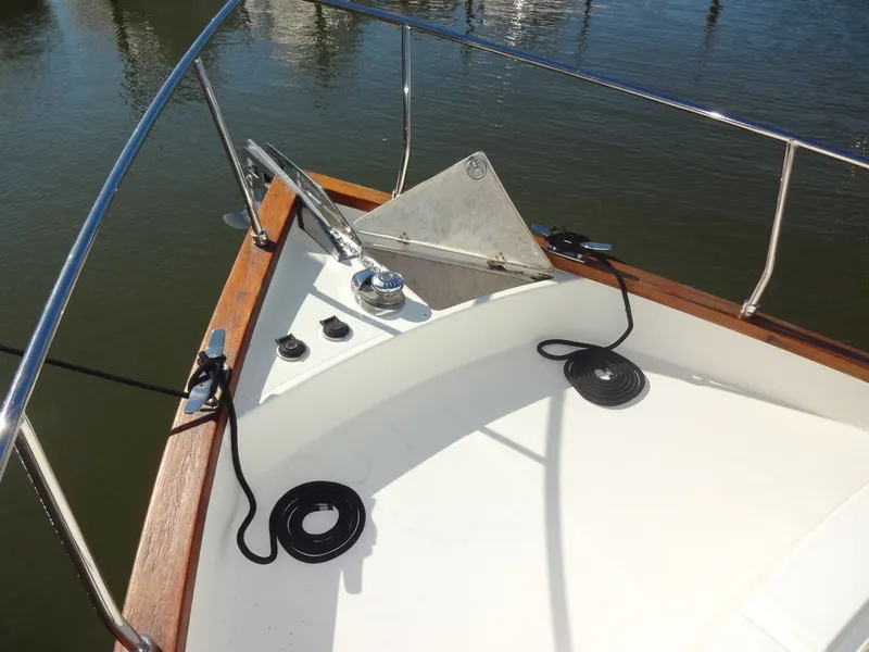 Slide: The Image of Bow of a 2016 North Aegean 30 boat with anchor and ropes. - 41