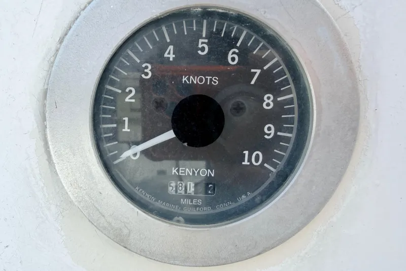 Slide: The Image of Speedometer of 1980 Hunter 37 Cherubini Cutter, displaying speed in knots. - 24