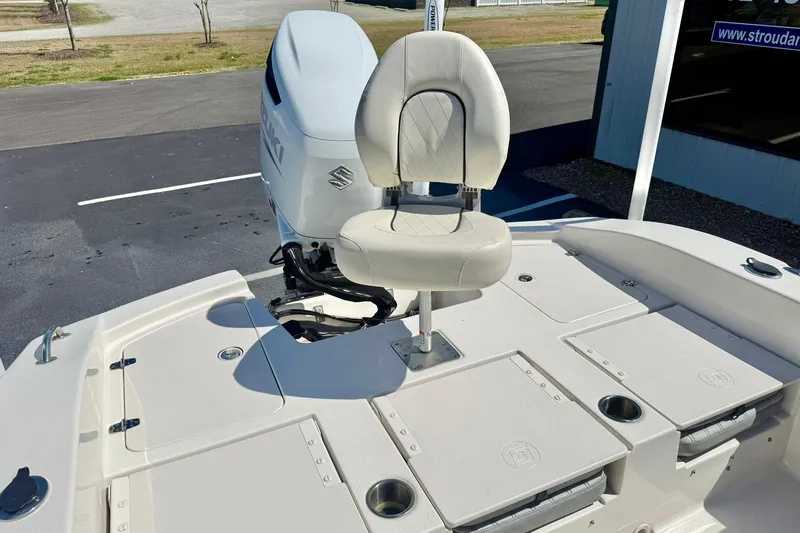 Slide: The Image of 2024 Carolina Skiff 26 Ultra Elite boat with Suzuki engine and cushioned seat. - 30