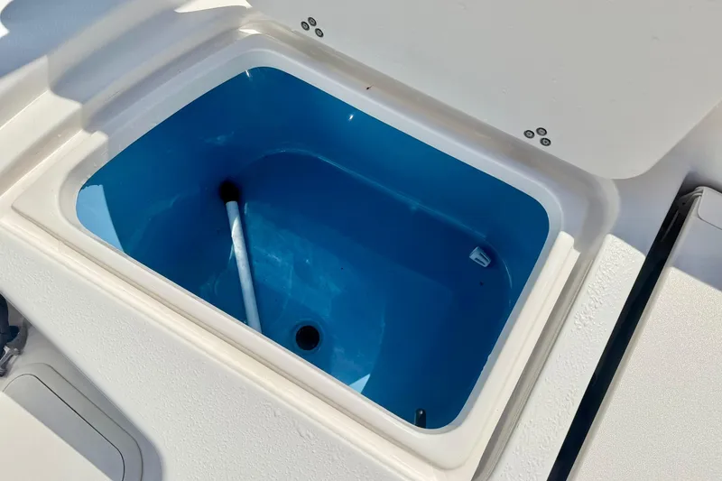 Slide: The Image of Livewell compartment on 2024 Carolina Skiff 26 Ultra Elite boat. - 33