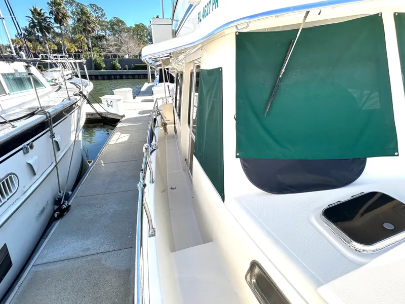 Slide: The Image of Mainship 400 Trawler 2004 - 10