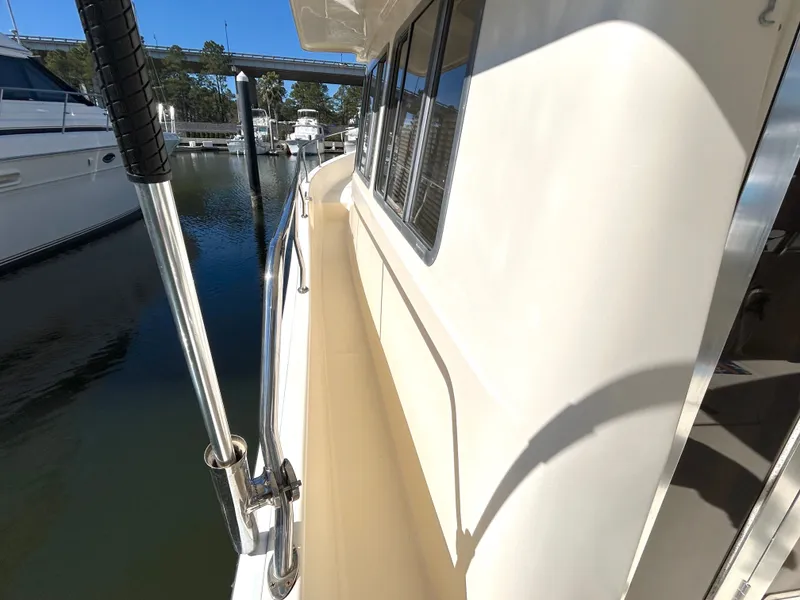 Slide: The Image of Mainship 400 Trawler 2004 - 12