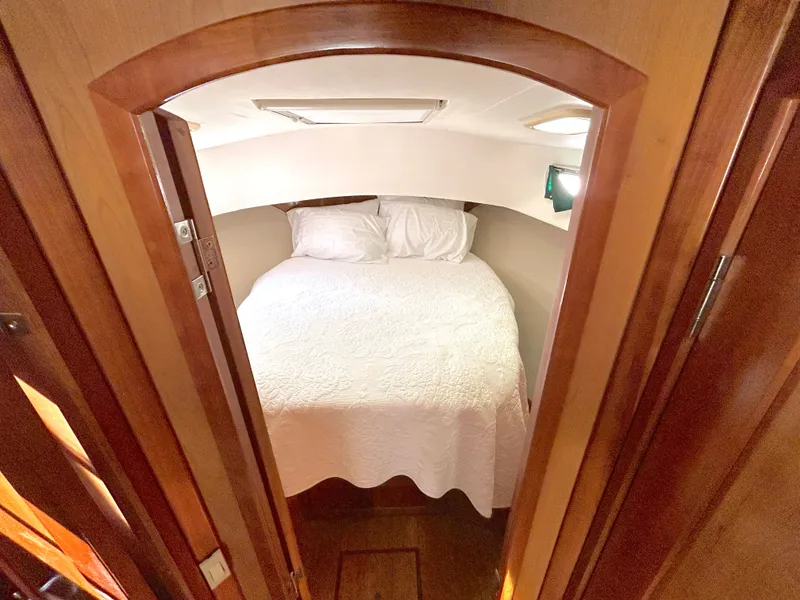 Slide: The Image of Mainship 400 Trawler 2004 - 43