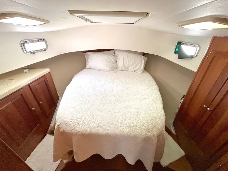 Slide: The Image of Mainship 400 Trawler 2004 - 44