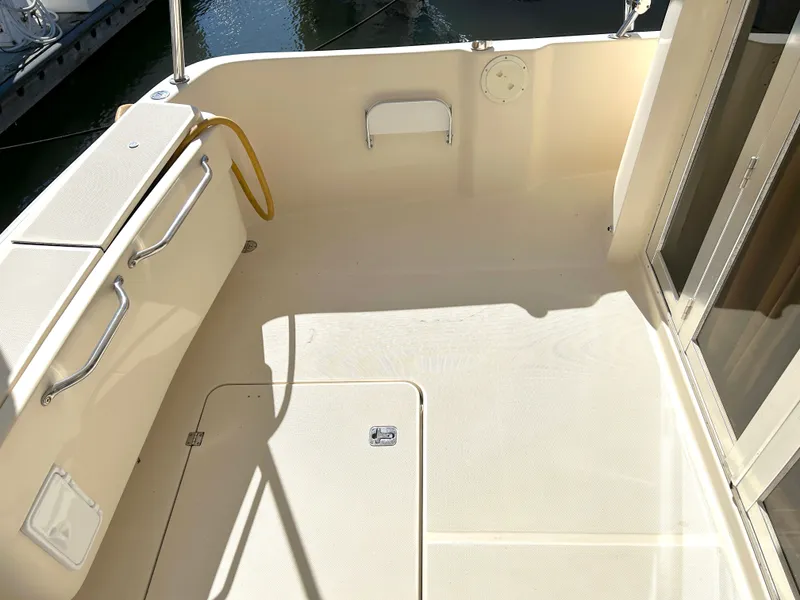 Slide: The Image of Mainship 400 Trawler 2004 - 17