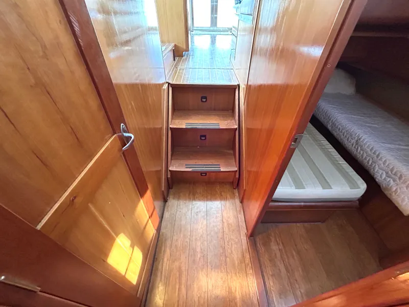 Slide: The Image of Mainship 400 Trawler 2004 - 59