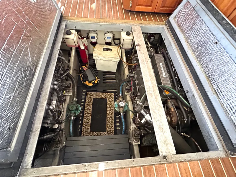 Slide: The Image of Mainship 400 Trawler 2004 - 60
