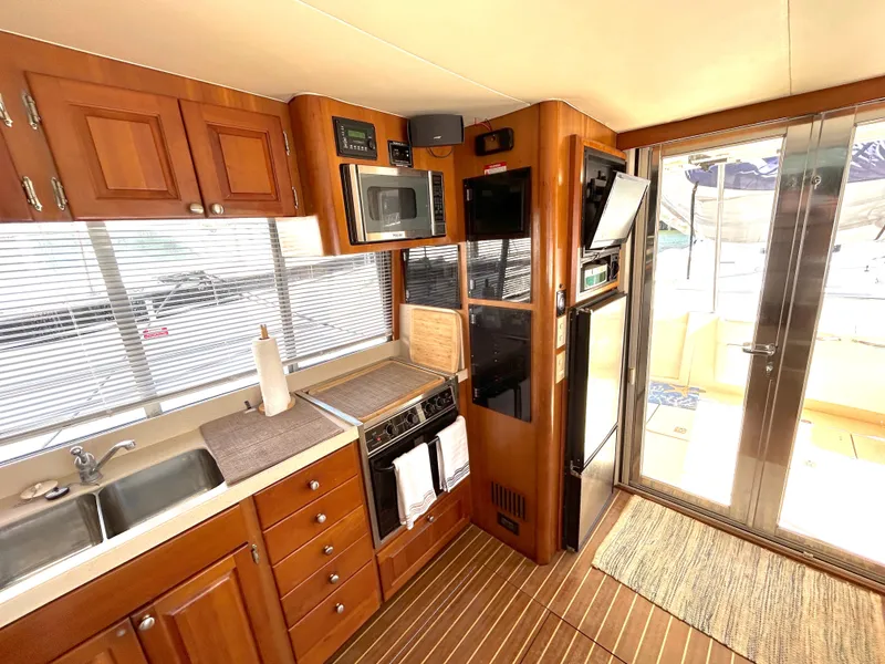 Slide: The Image of Interno del Mainship Trawler 2004 con cucina e pavimento in legno. - 38