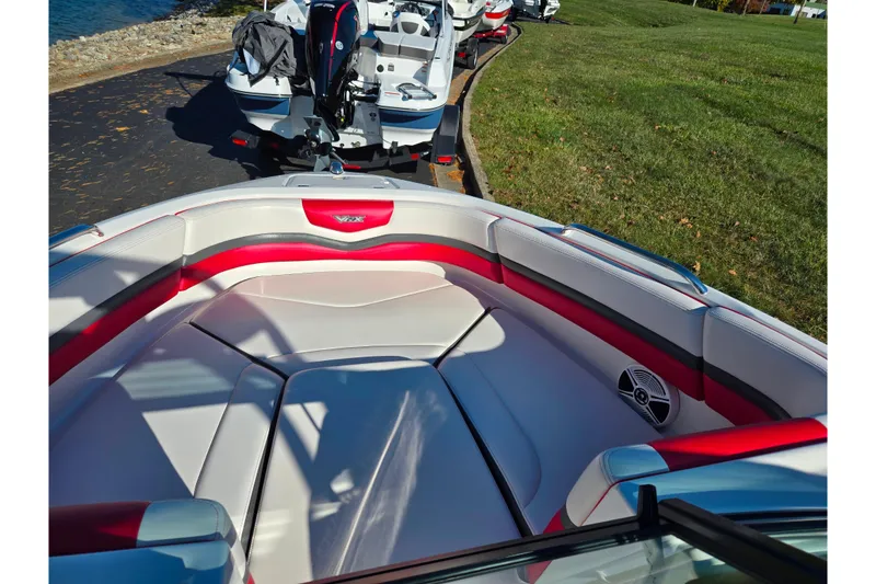 Slide: The Image of 2016 Chaparral Vortex 203 VRX boat interior with red and white seating. - 16