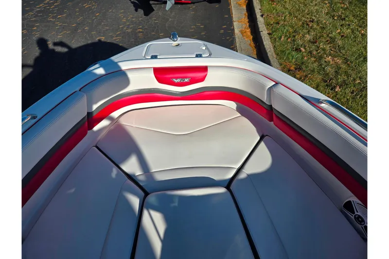 Slide: The Image of 2016 Chaparral Vortex 203 VRX boat interior with red and white seating. - 18