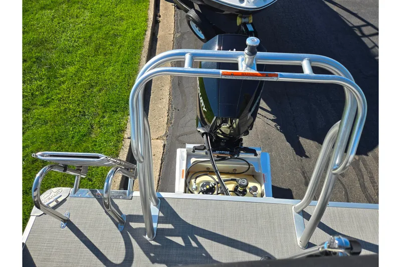 Slide: The Image of Rear view of 2022 Crest Classic LX 220 SLRC boat with motor and railing. - 17