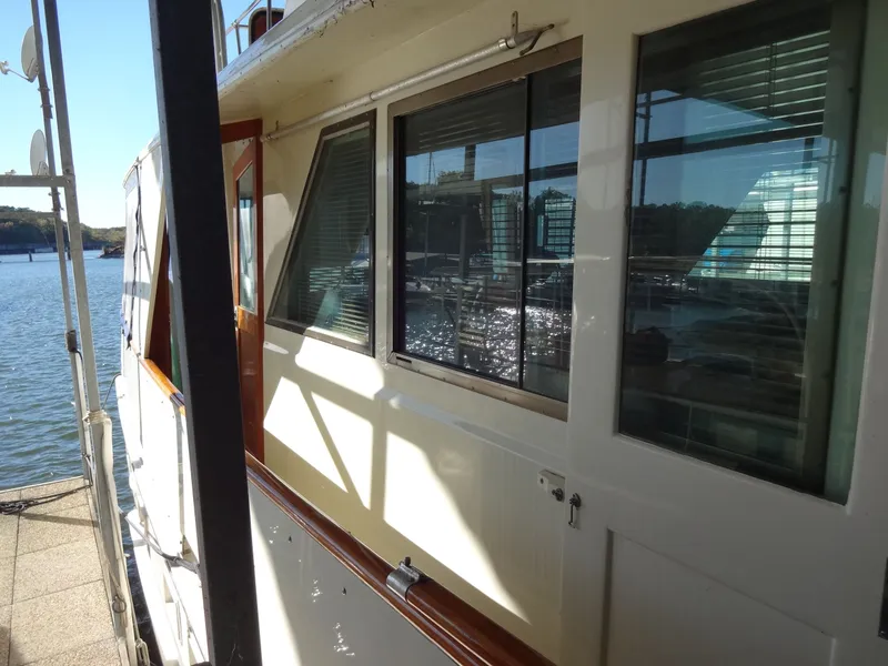 Slide: The Image of Hatteras 53 Motor Yacht 1977 - 14