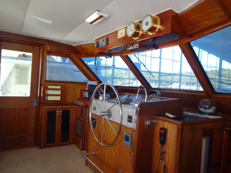 Slide: The Image of Hatteras 53 Motor Yacht 1977 - 16