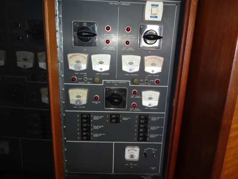 Slide: The Image of Hatteras 53 Motor Yacht 1977 - 31