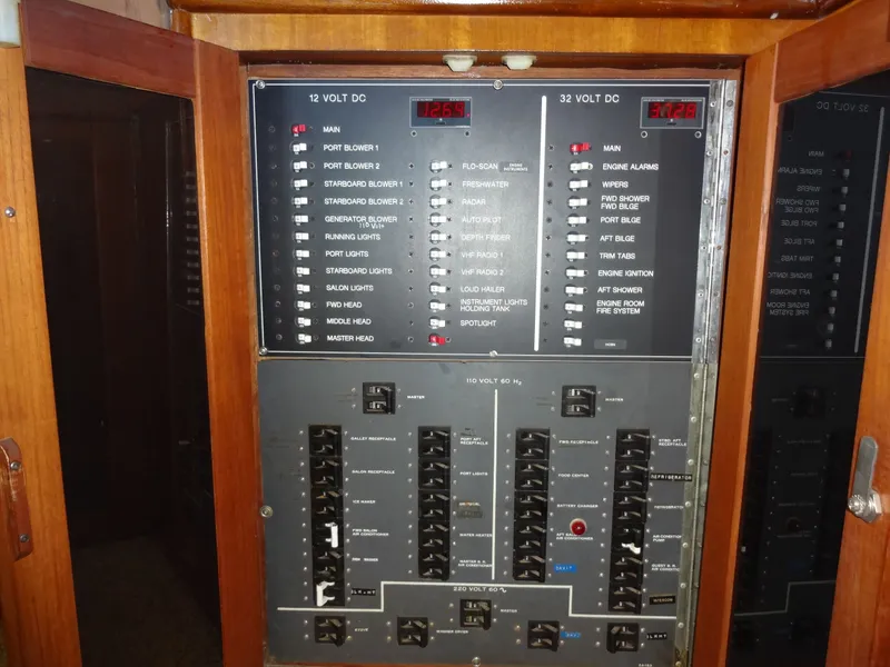 Slide: The Image of Hatteras 53 Motor Yacht 1977 - 32