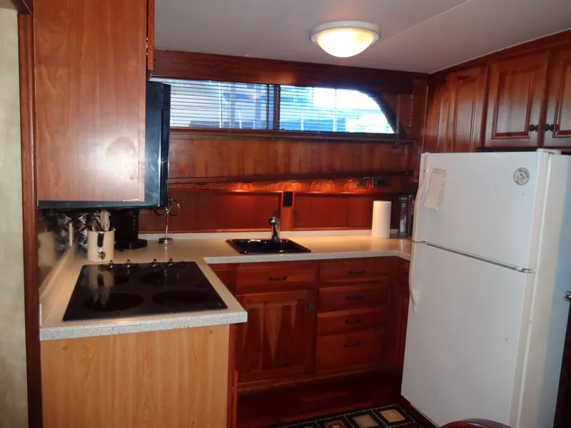 Slide: The Image of Hatteras 53 Motor Yacht 1977 - 38