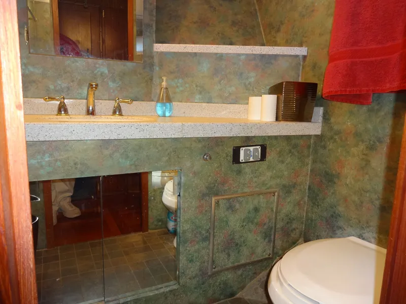 Slide: The Image of Hatteras 53 Motor Yacht 1977 - 42