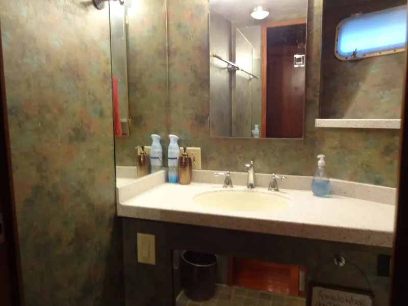 Slide: The Image of Hatteras 53 Motor Yacht 1977 - 44