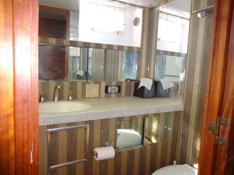 Slide: The Image of Hatteras 53 Motor Yacht 1977 - 59