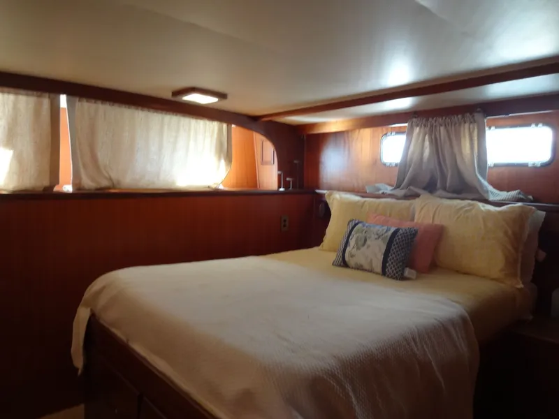 Slide: The Image of Hatteras 53 Motor Yacht 1977 - 61