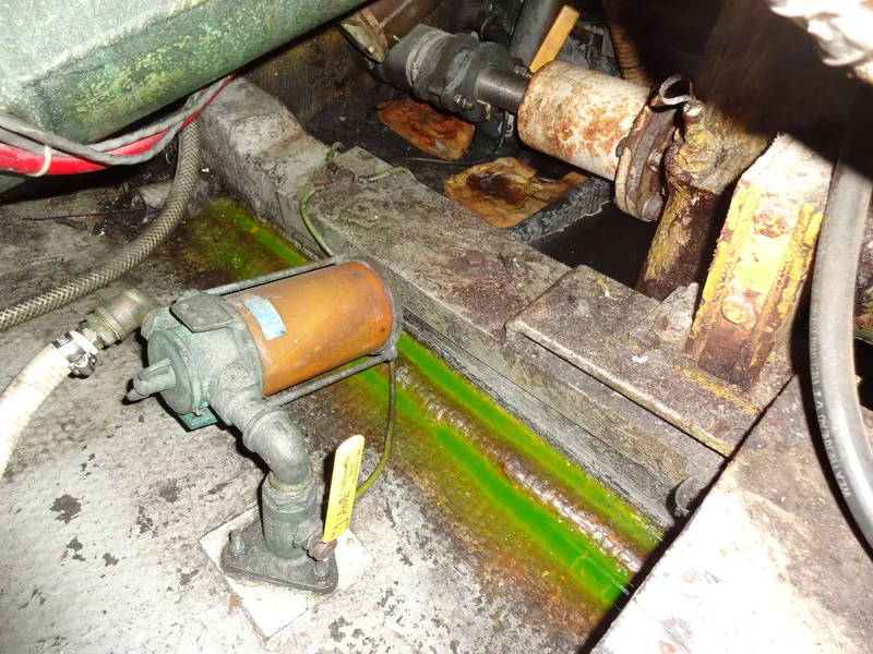 Slide: The Image of Hatteras 53 Motor Yacht 1977 - 97