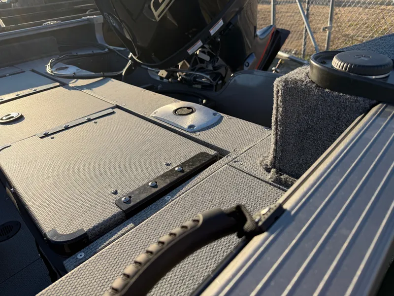 Slide: The Image of G3 Angler V 178 F 2026 boat rear with motor. - 15