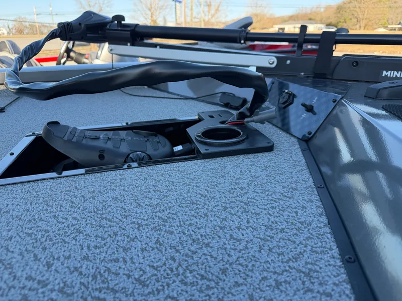 Slide: The Image of G3 SPORTSMAN 1710 SC 2026 boat deck with equipment. - 12