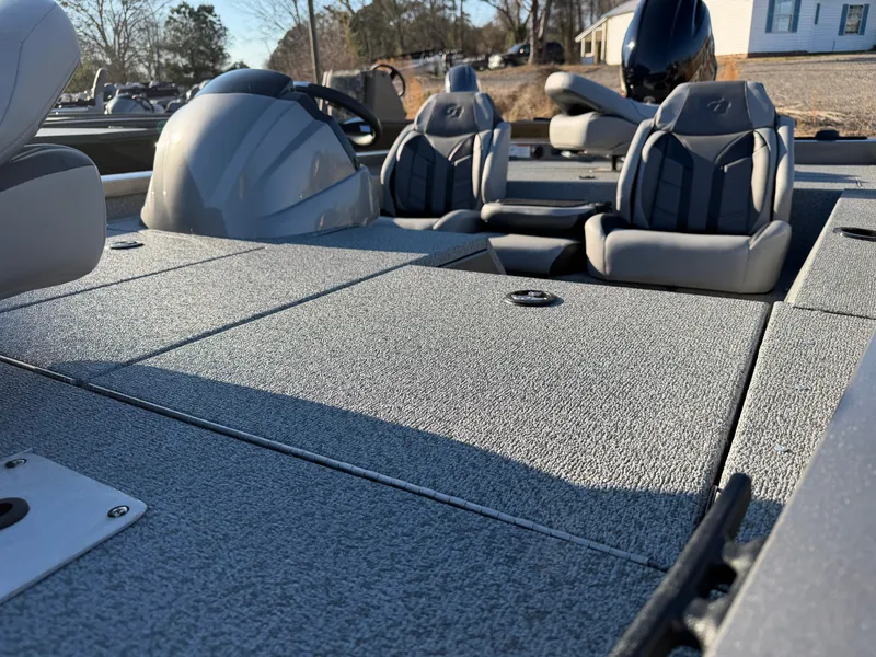 Slide: The Image of Interior of G3 SPORTSMAN 1710 SC boat, model year 2026. - 14