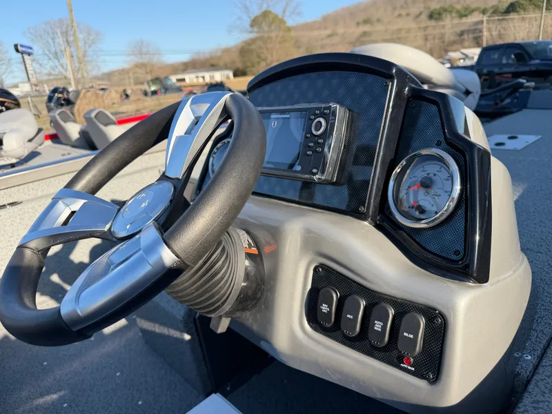 Slide: The Image of Dashboard of G3 SPORTSMAN 1710 SC boat, year 2026. - 6