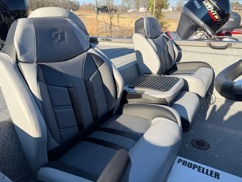 Slide: The Image of G3 SPORTSMAN 1710 SC 2026 boat seats and Yamaha motor. - 7